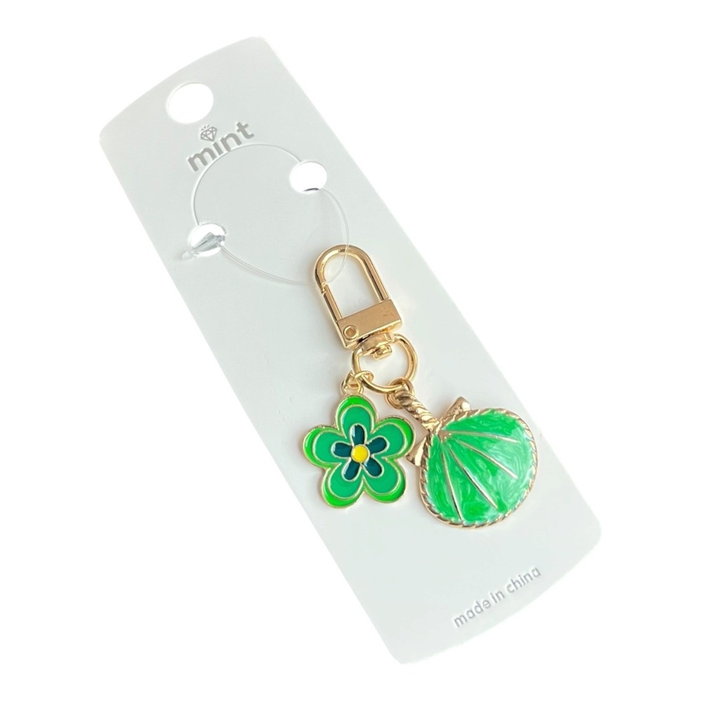 mint Women's Green Gold Tone Flower Seashell Charm Key Chain 2.5"